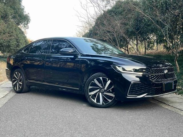 Volkswagen Passat 2022 330TSI Звездное небо элитное издание экстерьер фото 4 Volkswagen Passat 2022 330TSI Звездное небо элитное издание экстерьер фото 4