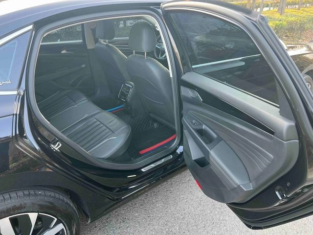 Volkswagen Passat 2022 330TSI Звездное небо элитное издание интерьер фото 20 Volkswagen Passat 2022 330TSI Звездное небо элитное издание интерьер фото 20