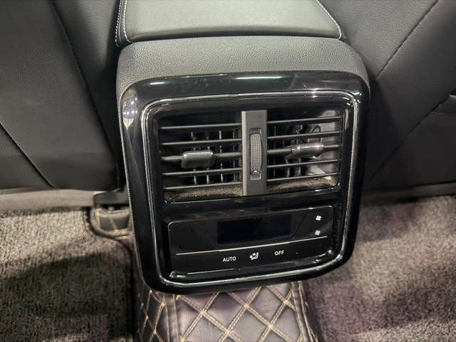 Volkswagen Passat 2023 330TSI Elite Edition interior photo 10 Volkswagen Passat 2023 330TSI Elite Edition interior photo 10