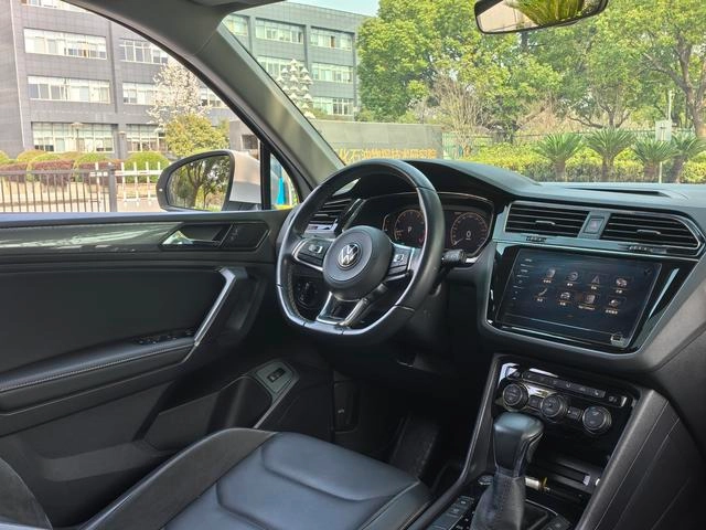 Volkswagen Tiguan L 2021 330TSI Automatic two-wheel drive R-Line Enjoy more version interior photo 15
