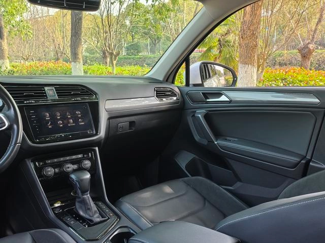Volkswagen Tiguan L 2021 330TSI Automatic two-wheel drive R-Line Enjoy more version interior photo 16