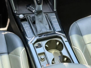 Volkswagen Passat 2022 330TSI Star Elite Edition interior photo 12