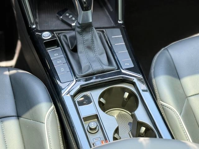 Volkswagen Passat 2022 330TSI Star Elite Edition interior photo 12