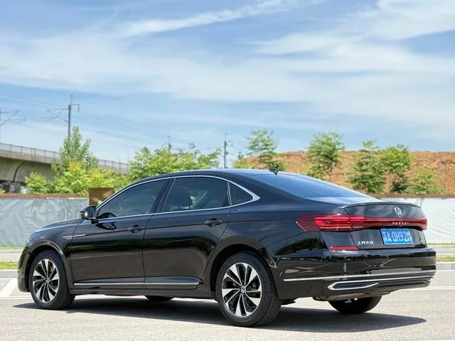 Volkswagen Passat 2022 330TSI Star Elite Edition interior photo 18