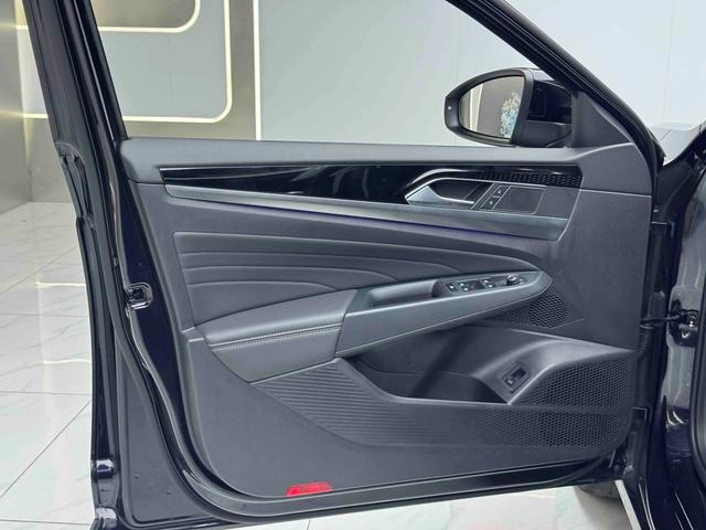 Volkswagen Passat 2022 330TSI Version de luxe intérieur photo 12