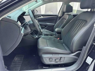 Volkswagen Passat 2022 330TSI Version de luxe intérieur photo 13