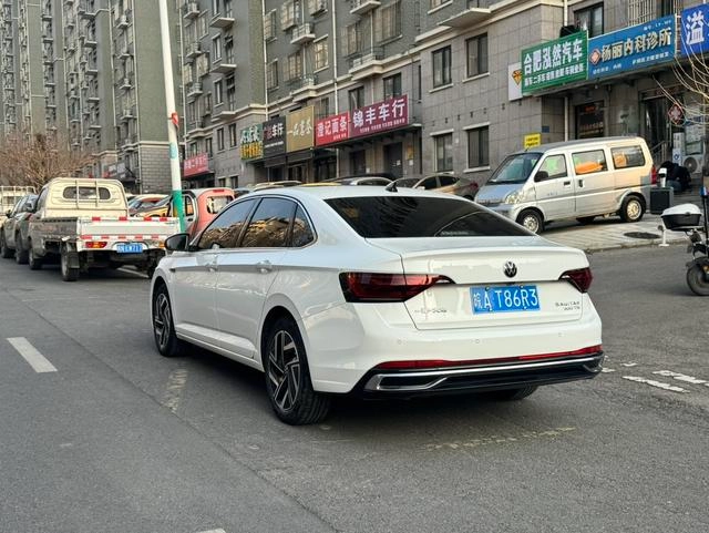 Volkswagen Sagitar 2023 300TSI DSG Version transcendée extérieur photo 4