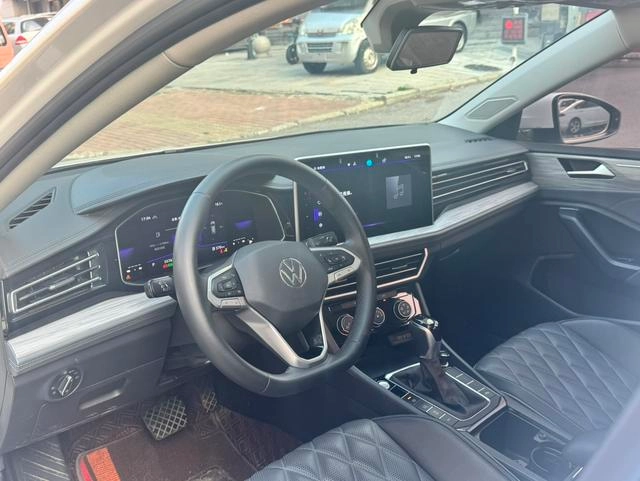 Volkswagen Sagitar 2023 300TSI DSG Version transcendée intérieur photo 6