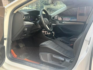 Volkswagen Sagitar 2023 300TSI DSG Version transcendée intérieur photo 7
