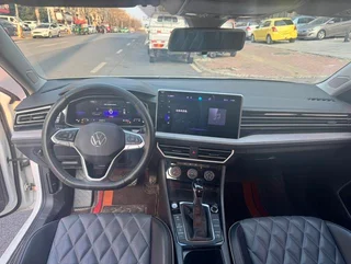 Volkswagen Sagitar 2023 300TSI DSG Version transcendée intérieur photo 9