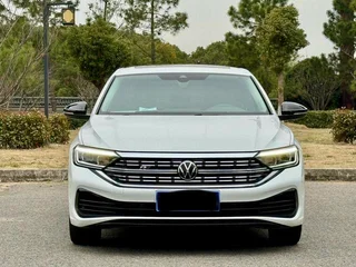 Volkswagen Sagitar 2023 300TSI DSG Versión más allá exterior foto 2 Volkswagen Sagitar 2023 300TSI DSG Versión más allá exterior foto 2