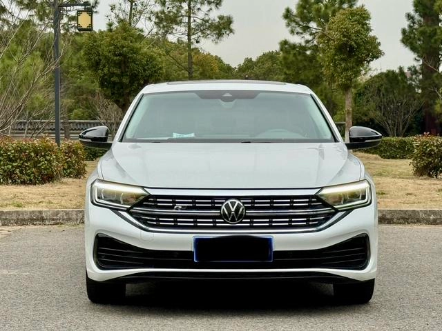 Volkswagen Sagitar 2023 300TSI DSG Versión más allá exterior foto 2 Volkswagen Sagitar 2023 300TSI DSG Versión más allá exterior foto 2