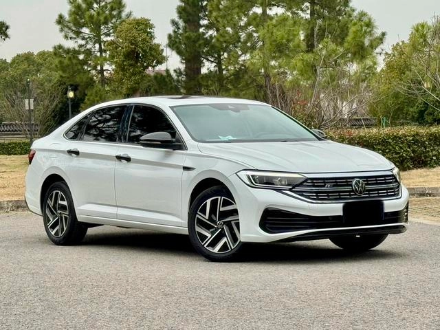 Volkswagen Sagitar 2023 300TSI DSG Versión más allá exterior foto 3 Volkswagen Sagitar 2023 300TSI DSG Versión más allá exterior foto 3
