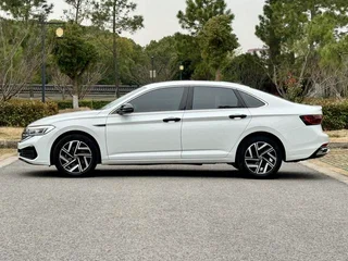 Volkswagen Sagitar 2023 300TSI DSG Versión más allá exterior foto 4 Volkswagen Sagitar 2023 300TSI DSG Versión más allá exterior foto 4