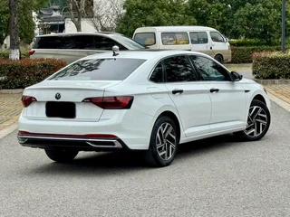 Volkswagen Sagitar 2023 300TSI DSG Versión más allá exterior foto 6 Volkswagen Sagitar 2023 300TSI DSG Versión más allá exterior foto 6