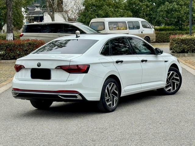 Volkswagen Sagitar 2023 300TSI DSG Versión más allá exterior foto 6 Volkswagen Sagitar 2023 300TSI DSG Versión más allá exterior foto 6
