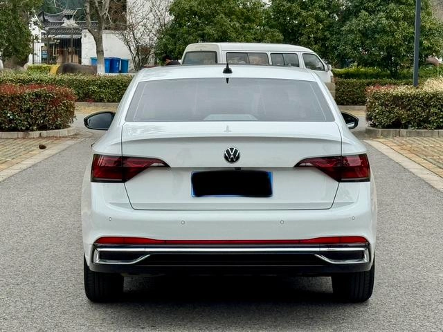 Volkswagen Sagitar 2023 300TSI DSG Versión más allá exterior foto 7 Volkswagen Sagitar 2023 300TSI DSG Versión más allá exterior foto 7