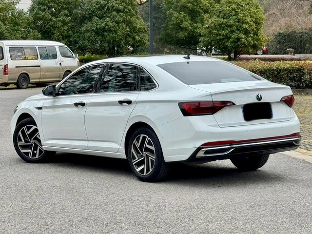 Volkswagen Sagitar 2023 300TSI DSG Versión más allá exterior foto 8 Volkswagen Sagitar 2023 300TSI DSG Versión más allá exterior foto 8