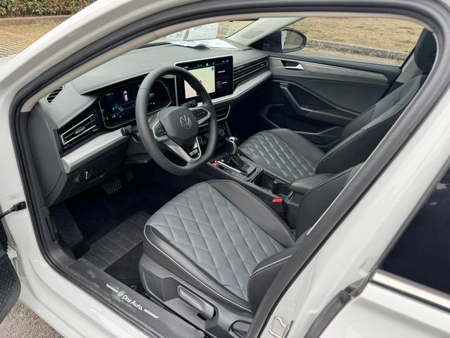 Volkswagen Sagitar 2023 300TSI DSG Versión más allá interior foto 11 Volkswagen Sagitar 2023 300TSI DSG Versión más allá interior foto 11