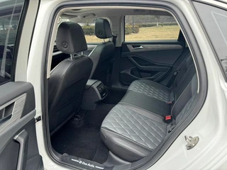 Volkswagen Sagitar 2023 300TSI DSG Versión más allá interior foto 12 Volkswagen Sagitar 2023 300TSI DSG Versión más allá interior foto 12