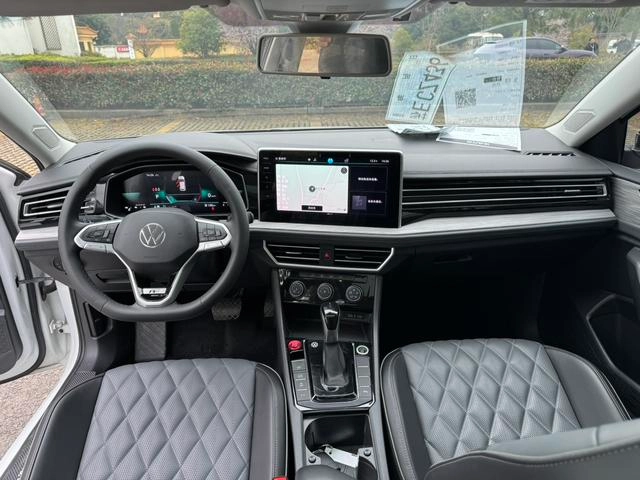 Volkswagen Sagitar 2023 300TSI DSG Versión más allá interior foto 13 Volkswagen Sagitar 2023 300TSI DSG Versión más allá interior foto 13