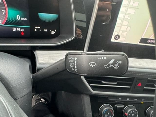 Volkswagen Sagitar 2023 300TSI DSG Versión más allá interior foto 19 Volkswagen Sagitar 2023 300TSI DSG Versión más allá interior foto 19