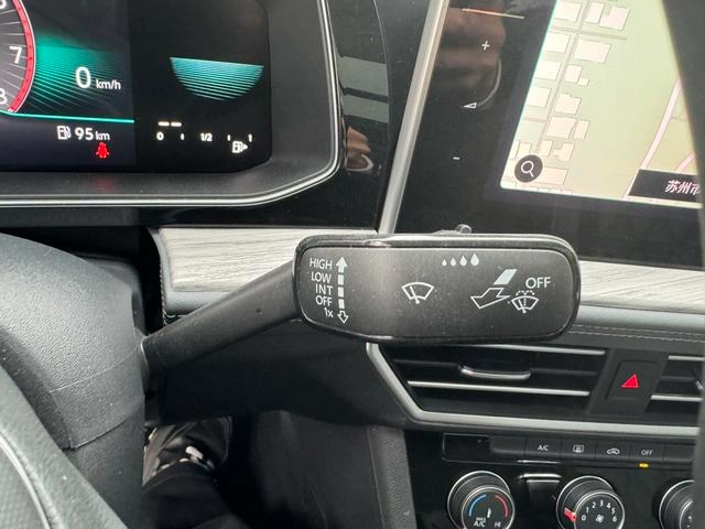 Volkswagen Sagitar 2023 300TSI DSG Versión más allá interior foto 19 Volkswagen Sagitar 2023 300TSI DSG Versión más allá interior foto 19