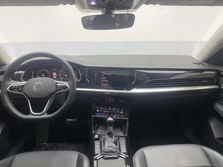 Volkswagen Passat 2022 330TSI Элитная версия интерьер фото 13