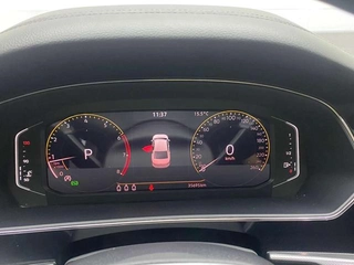 Volkswagen Passat 2022 330TSI Элитная версия интерьер фото 15