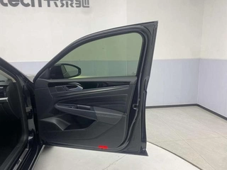 Volkswagen Passat 2022 330TSI Элитная версия интерьер фото 16