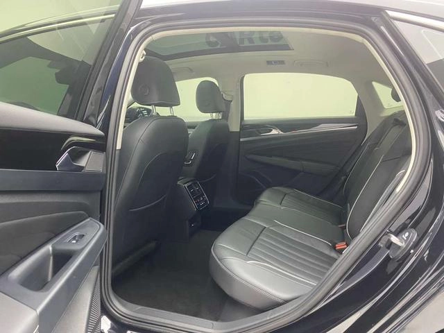 Volkswagen Passat 2022 330TSI Элитная версия интерьер фото 19
