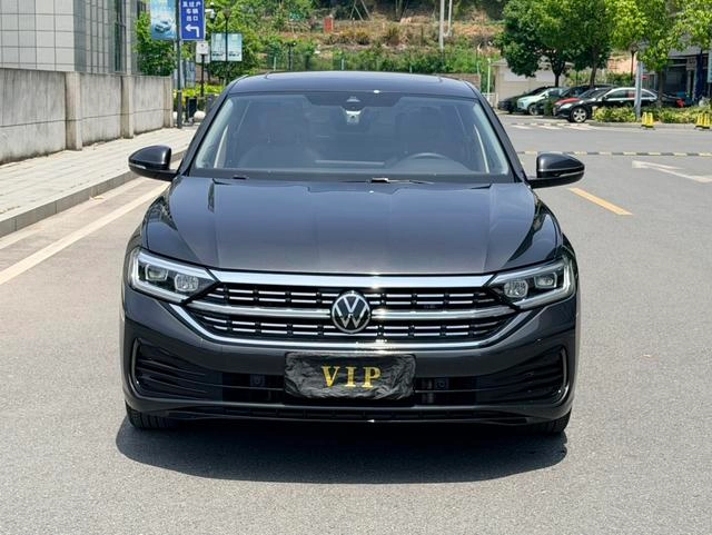 Volkswagen Sagitar 2023 300TSI DSG Edición de excelencia exterior foto 2