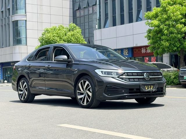 Volkswagen Sagitar 2023 300TSI DSG Edición de excelencia exterior foto 3