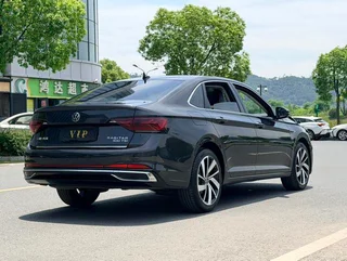 Volkswagen Sagitar 2023 300TSI DSG Edición de excelencia exterior foto 4