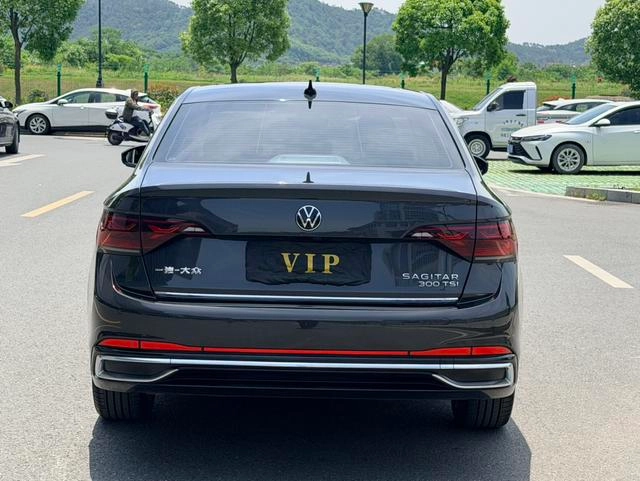 Volkswagen Sagitar 2023 300TSI DSG Edición de excelencia exterior foto 5
