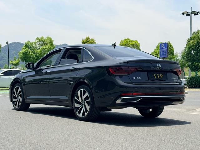 Volkswagen Sagitar 2023 300TSI DSG Edición de excelencia exterior foto 6