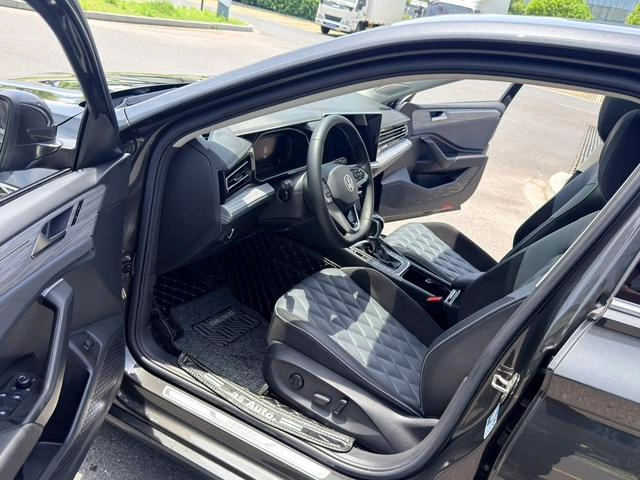 Volkswagen Sagitar 2023 300TSI DSG Edición de excelencia exterior foto 10