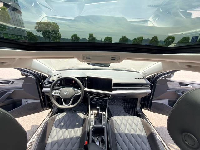 Volkswagen Sagitar 2023 300TSI DSG Edición de excelencia interior foto 11