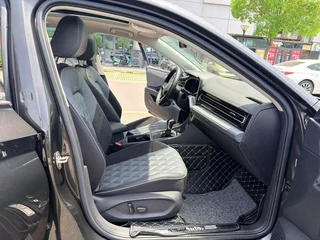Volkswagen Sagitar 2023 300TSI DSG Edición de excelencia interior foto 12