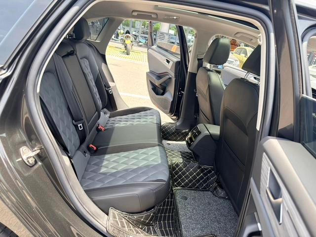 Volkswagen Sagitar 2023 300TSI DSG Edición de excelencia interior foto 13