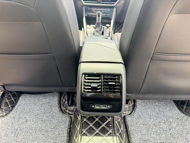 Volkswagen Sagitar 2023 300TSI DSG Edición de excelencia interior foto 14