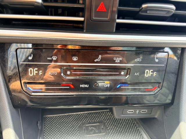 Volkswagen Sagitar 2023 300TSI DSG Edición de excelencia interior foto 20