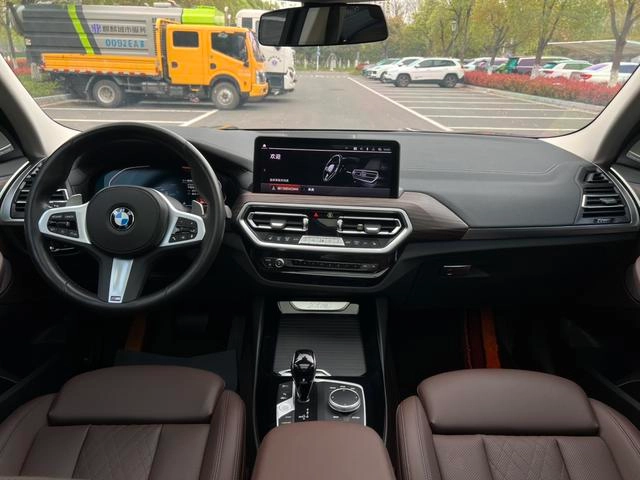 BMW X3 2022 xDrive30i Leading Type M Obsidian Night Suit interior photo 10