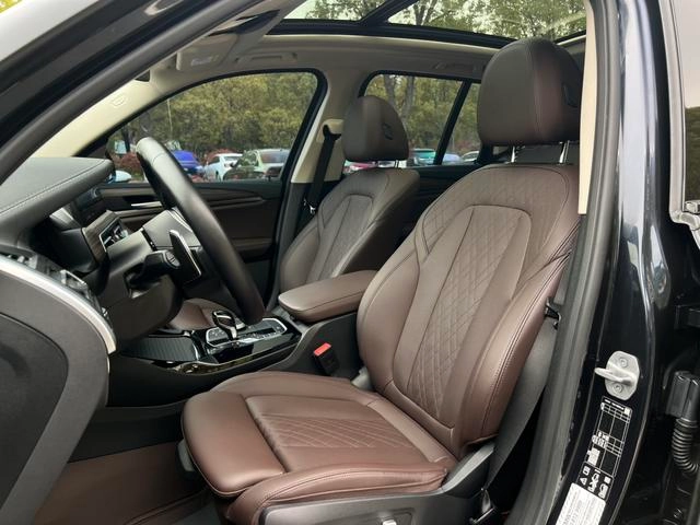 BMW X3 2022 xDrive30i Leading Type M Obsidian Night Suit interior photo 12