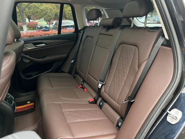 BMW X3 2022 xDrive30i Leading Type M Obsidian Night Suit interior photo 13