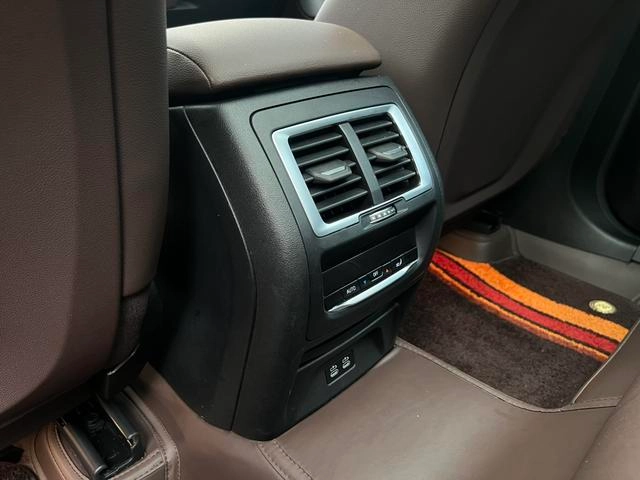 BMW X3 2022 xDrive30i Leading Type M Obsidian Night Suit interior photo 15