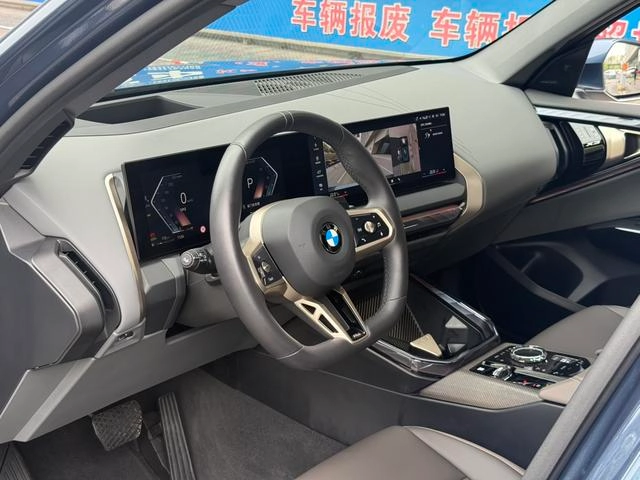 BMW X3 2025 xDrive30L Premium Class M Sports suit interior photo 12