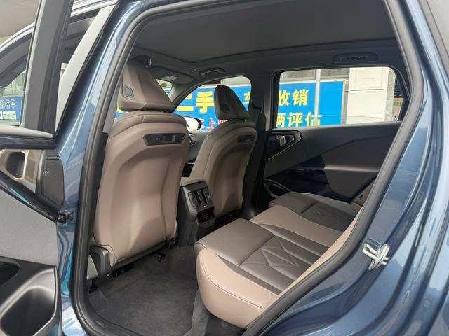 BMW X3 2025 xDrive30L Premium Class M Sports suit interior photo 17