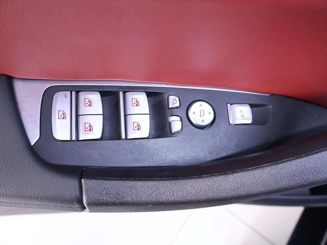 BMW X4 2022 xDrive 25i M Sports suit interior photo 18