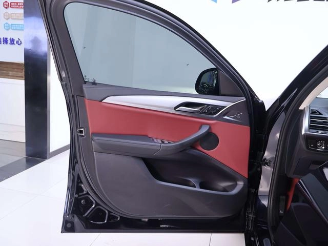 BMW X4 2022 xDrive 25i M Sports suit interior photo 19